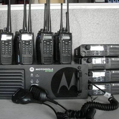comprar Motorola DR3000 25W DMR Digital Wireless Repeater with IPX6 Water Resistance and 0-50km Range Two Way Radio fabricación en línea
