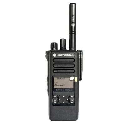 Compacta y potente radio Motorola DMR con potencia de salida de 1/4/5W en inglés